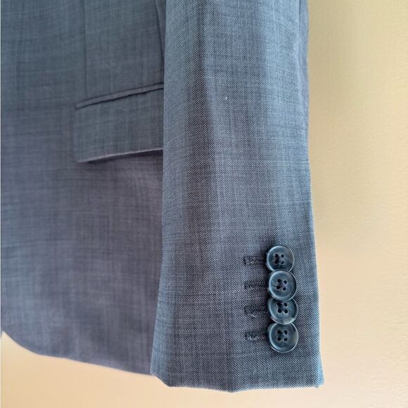 Express Fitted 36R gray suit like new, go to for weddings - Picture 2 of 12